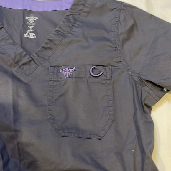 Scrub top - Picture 3 of 4